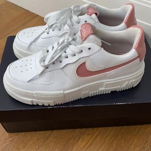 Nike Air Force 1 pixel